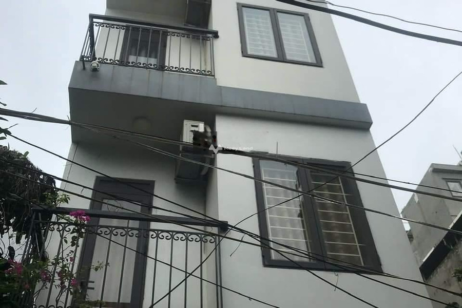 Cho thuê nhà với diện tích 50m2 vị trí ở Long Biên, Hà Nội thuê ngay với giá cực sốc 15 triệu/tháng, ngôi nhà này có tổng 5 phòng ngủ, 4 WC-01