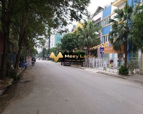 Cho thuê biệt thự tại Hoàng Quốc Việt, Cầu Giấy, Hà Nội. Diện tích 220m2, giá 44 triệu/tháng