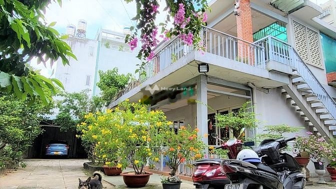 Có 5 phòng ngủ, cho thuê biệt thự Diện tích đất 600m2 thuê ngay với giá đặc biệt từ 68 triệu/tháng vị trí nằm tại Nguyễn Du, Phường 7-01