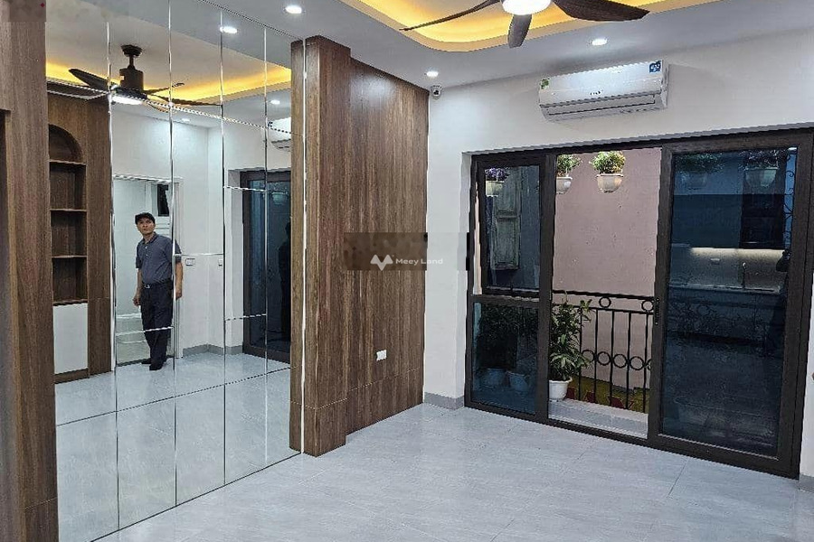 Tổng quan trong nhà 4 PN bán nhà bán ngay với giá hấp dẫn 8.8 tỷ có diện tích chung là 38m2 vị trí mặt tiền gần Thịnh Quang, Hà Nội-01