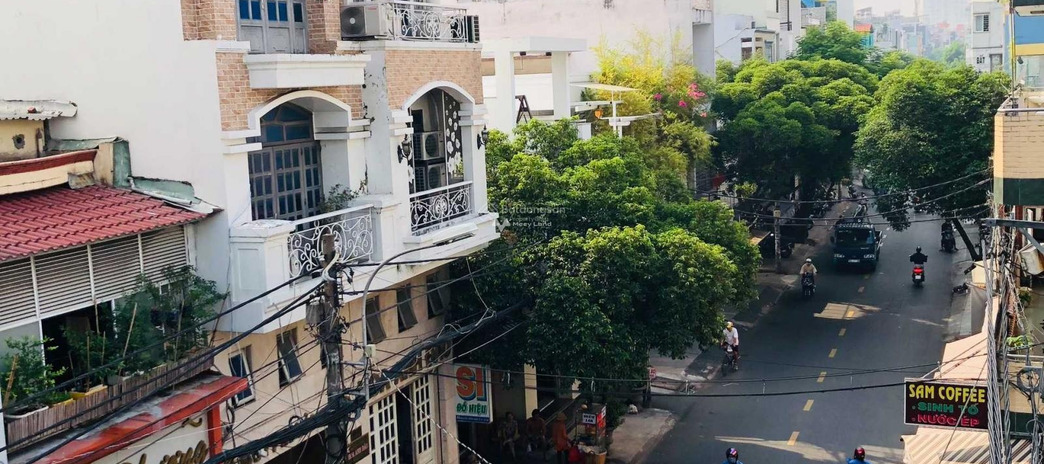 Vị trí hấp dẫn nằm ở Tân Bình, Hồ Chí Minh bán nhà bán ngay với giá cực êm 17.5 tỷ tổng quan có tổng cộng 4 phòng ngủ 4 WC