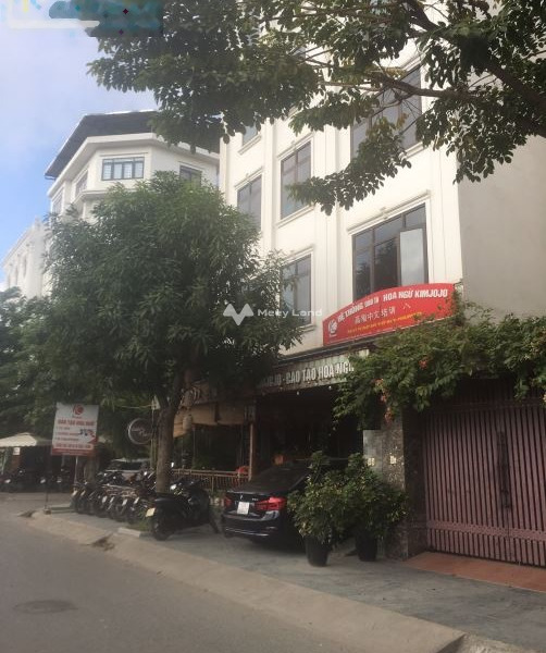 Diện tích cụ thể 165m2, cho thuê biệt thự vị trí thuận lợi tại Nguyễn Xiển, Hạ Đình, tổng quan nhà gồm có 6 PN, căn này rộng 20 m nội thất sang trọng-01