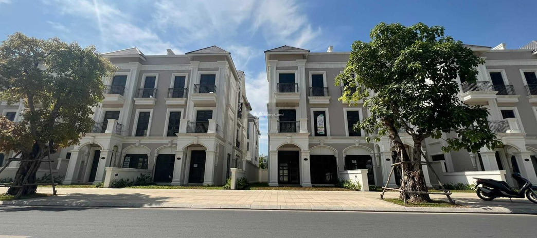 Bán biệt thự, bán ngay với giá hiện tại chỉ 33 tỷ có một diện tích sàn 200m2 vị trí mặt tiền tọa lạc ngay tại Nguyễn Xiển, Hồ Chí Minh
