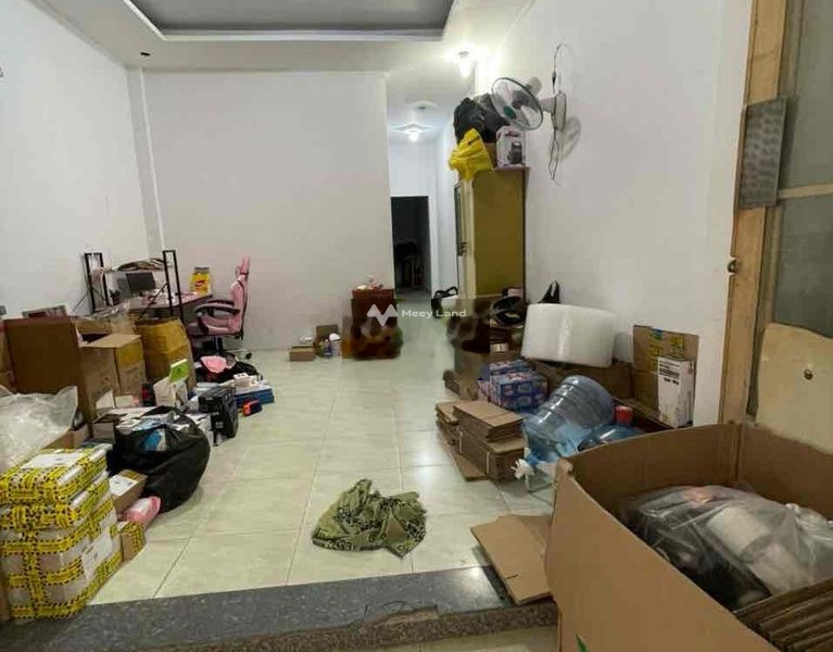 Trong nhà này gồm 3 phòng ngủ, cho thuê nhà ở có diện tích tổng là 60m2 thuê ngay với giá tốt nhất 10 triệu/tháng vị trí đặt ở tại Hòa Thạnh, Tân Phú-01