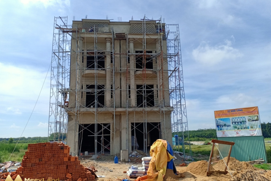 Bán nhà xây dựng sẳn 1 trệt 2 lầu, mặt tiền 32m tại Chơn Thành, Bình Phước-01