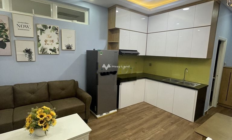 Căn hộ gồm tổng cộng 2 PN, cho thuê căn hộ vị trí đặt vị trí ở Tân Bình, Hồ Chí Minh, 2 WC giá hợp lý