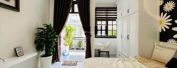 Nằm ở Quận 1, Hồ Chí Minh, bán nhà có diện tích 52m2, tổng quan nhà bao gồm có 4 phòng ngủ hãy nhấc máy gọi ngay-03