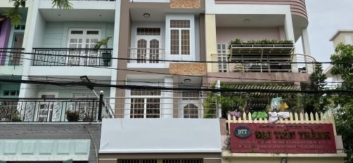 Có diện tích chung 80m2 bán nhà vị trí thuận tiện Bình Tân, Hồ Chí Minh hướng Đông căn nhà gồm có 5 phòng ngủ đường 12 m hãy nhấc máy gọi ngay-02