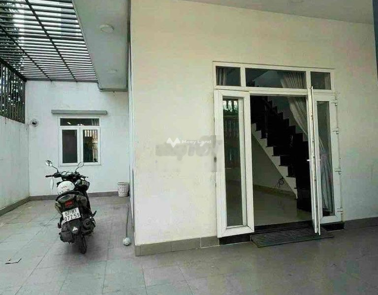 Có diện tích tổng là 100m2, cho thuê nhà ở mặt tiền nằm ngay tại Hiệp Thành, Thủ Dầu Một lh ngay kẻo lỡ-01