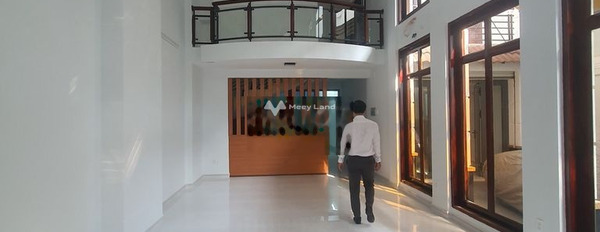 Cho thuê nhà diện tích rộng rãi 100m2 vị trí hấp dẫn Cửu Long, Tân Bình giá thuê mềm 30 triệu/tháng, nhìn chung có 5 phòng ngủ, 5 WC-03