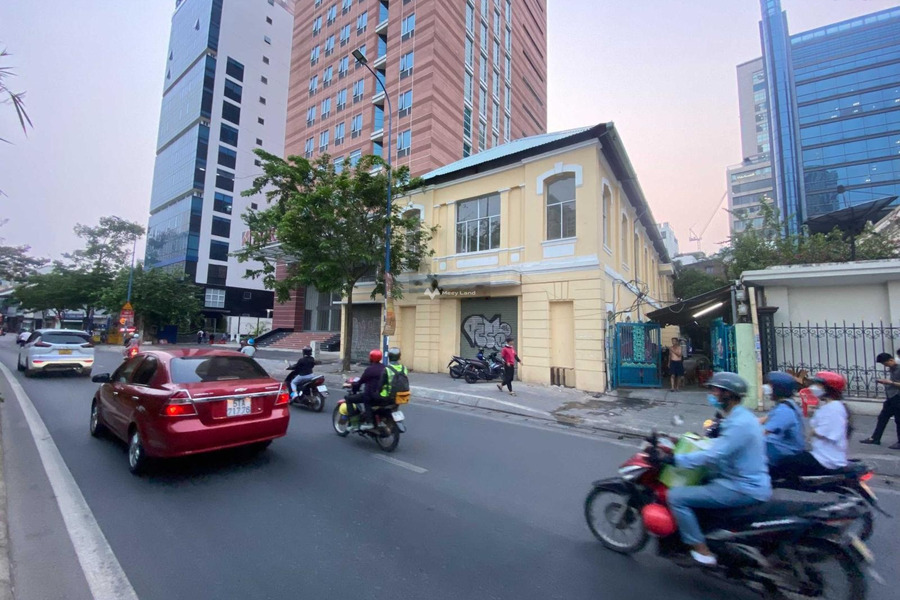 Cho thuê nhà ở có diện tích tổng là 560m2 thuê ngay với giá khuyến mãi chỉ 150 triệu/tháng vị trí thuận lợi tọa lạc trên Nguyễn Thái Bình, Quận 1-01