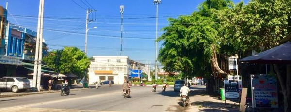 Có dt chung 100 m2 bán nhà vị trí đặt tại Trương Quang Trọng, Quảng Ngãi hướng Nam trong nhà nhìn chung gồm có 3 PN với lộ nhựa ngang 25 m vui lòng li...-03