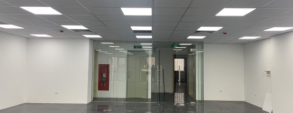 Cho thuê sàn văn phòng tầng 6 phố Bà Triệu 200m2. 13USD/m2(VAT). Tòa nhà văn phòng hạng B-03