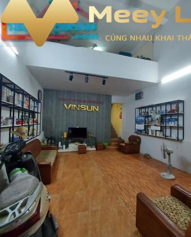 DT 50m2 bán nhà ở vị trí thuận lợi ngay Quang Trung, Hà Nội trong căn này thì gồm 3 phòng ngủ với đường chính 4 mét còn chần chờ gì nữa