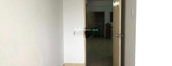 Tổng quan căn hộ này gồm 2 phòng ngủ, bán chung cư vị trí đặt tại trung tâm Đường Số 5, Bình Tân, trong căn hộ có 2 PN, 2 WC bãi đậu xe rộng-02