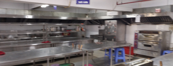 Mặt bằng bếp ăn 100m2 ở Đội Cấn sẵn thiết bị, hợp mọi mô hình chế biến-03