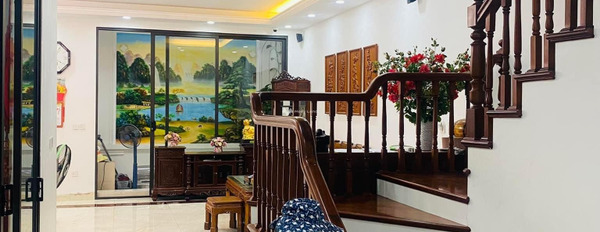 Căn nhà có 7 phòng ngủ bán nhà bán ngay với giá mong muốn 13.8 tỷ có diện tích 138m2 vị trí đặt tại Hoàng Quốc Việt, Cầu Giấy-02