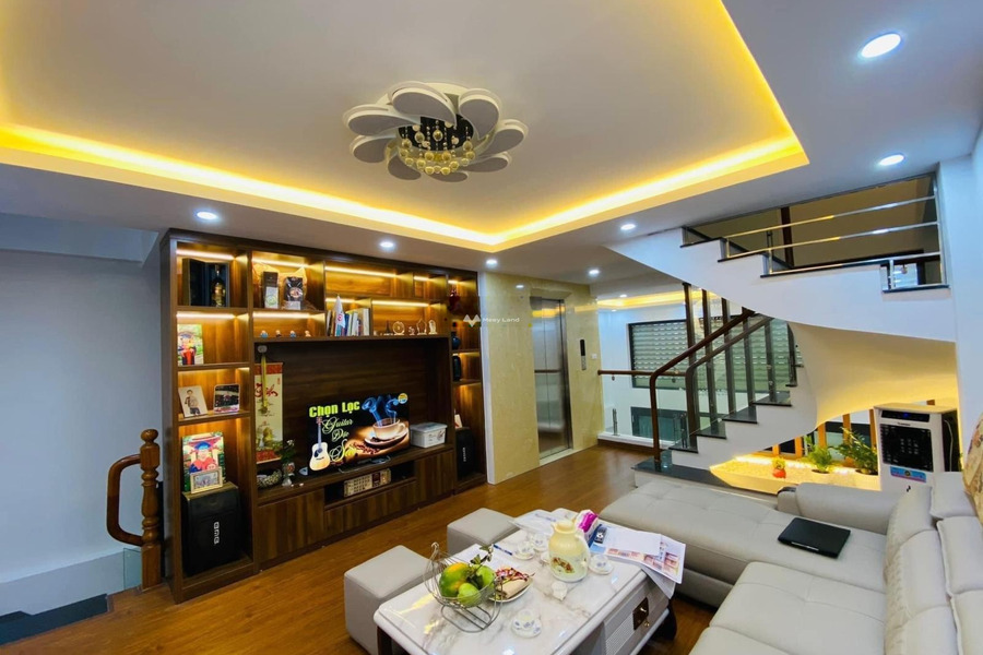 Căn nhà gồm có 6 phòng ngủ, bán nhà ở có diện tích rộng 60m2 bán ngay với giá thương lượng 6 tỷ vị trí hấp dẫn ngay tại Minh Khai, Bắc Từ Liêm-01