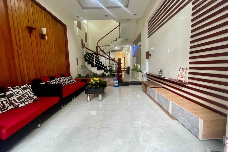 Diện tích 80m2, cho thuê nhà ở vị trí hấp dẫn Hải Châu, Đà Nẵng, trong nhà này bao gồm 4 phòng ngủ, 2 WC vị trí đắc địa-01