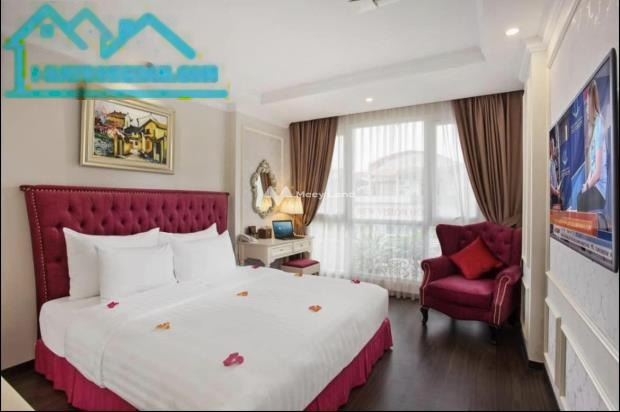 Bán gấp ngôi nhà vị trí nằm tại Hoàn Kiếm, Hà Nội bán ngay với giá rẻ từ 62 tỷ diện tích gồm 90m2 tổng quan căn nhà này 17 PN vị trí siêu đẹp-01