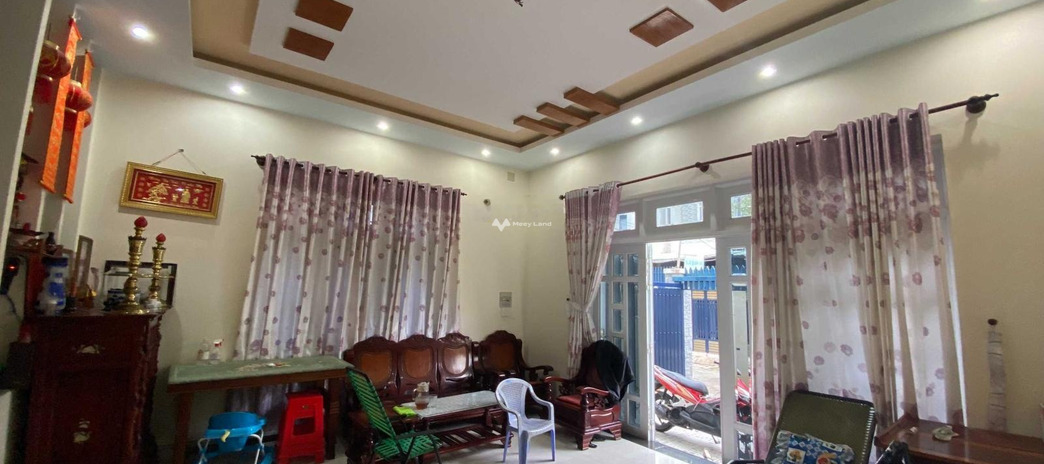 Diện tích gồm 273.5m2 bán nhà mặt tiền tọa lạc ở Lương Văn Can, Bà Rịa-Vũng Tàu hướng Đông - Nam nhà gồm có 5 PN 3 WC liên hệ trực tiếp để được tư vấn