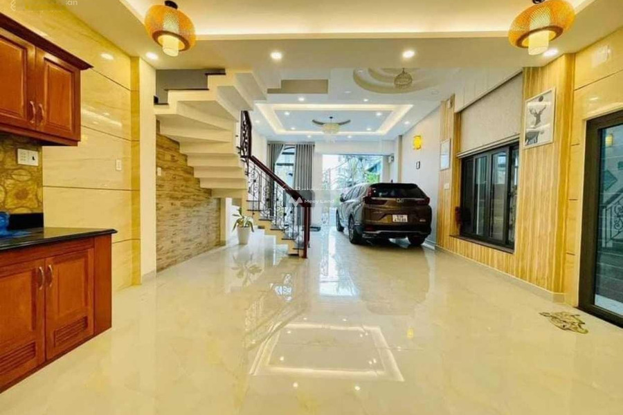 Với diện tích chuẩn 108m2, cho thuê nhà ở vị trí thuận lợi nằm tại Quận 1, Hồ Chí Minh, ngôi nhà này có tổng 5 PN lh biết chi tiết-01