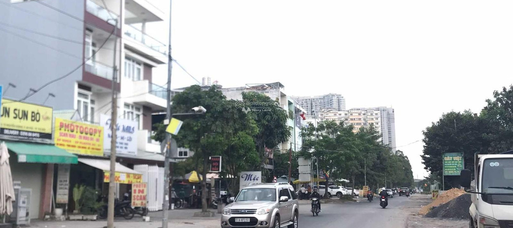 Cho thuê nhà ở có diện tích tổng là 160m2 thuê ngay với giá cực kì tốt chỉ 35 triệu/tháng mặt tiền tọa lạc trên Nguyễn Hoàng, Hồ Chí Minh