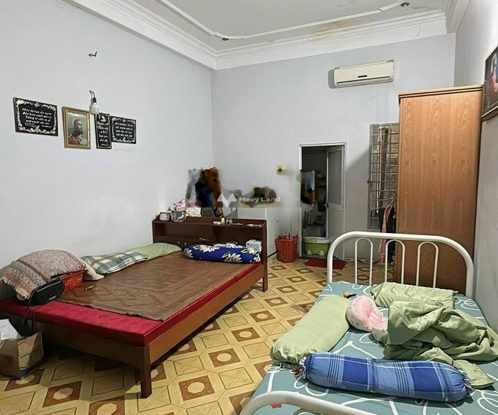 Nằm tại Nguyễn Xuân Khoát, Hồ Chí Minh, bán nhà có diện tích chính 64m2, căn nhà gồm 5 phòng ngủ vị trí thuận lợi-01
