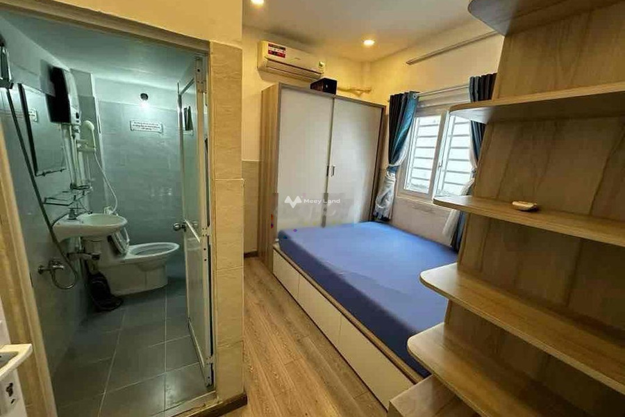 Bán nhà diện tích 10m2 vị trí phát triển Bình Thạnh, Hồ Chí Minh giá bán 1.64 tỷ trong căn nhà này gồm 2 phòng ngủ, 3 WC-01