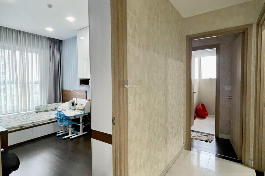 Trong căn này có tổng 3 PN, bán căn hộ mặt tiền tọa lạc ngay ở Tân Bình, Hồ Chí Minh, căn hộ nhìn chung gồm 3 phòng ngủ, 2 WC có chỗ để xe-01