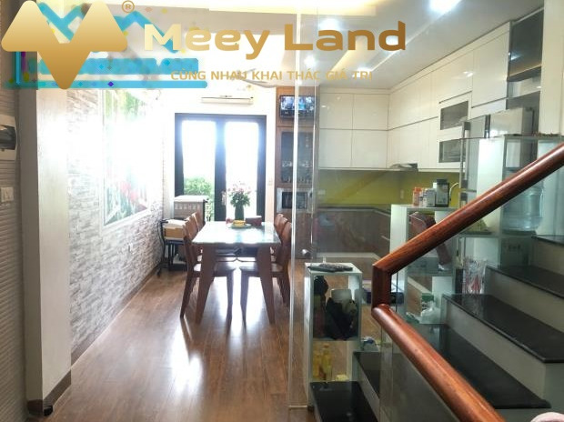 Có diện tích 90 m2 bán nhà mặt tiền tọa lạc ở Tống Duy Tân, Hàng Bông tổng quan bên trong nhà gồm 1 phòng ngủ vào ở ngay