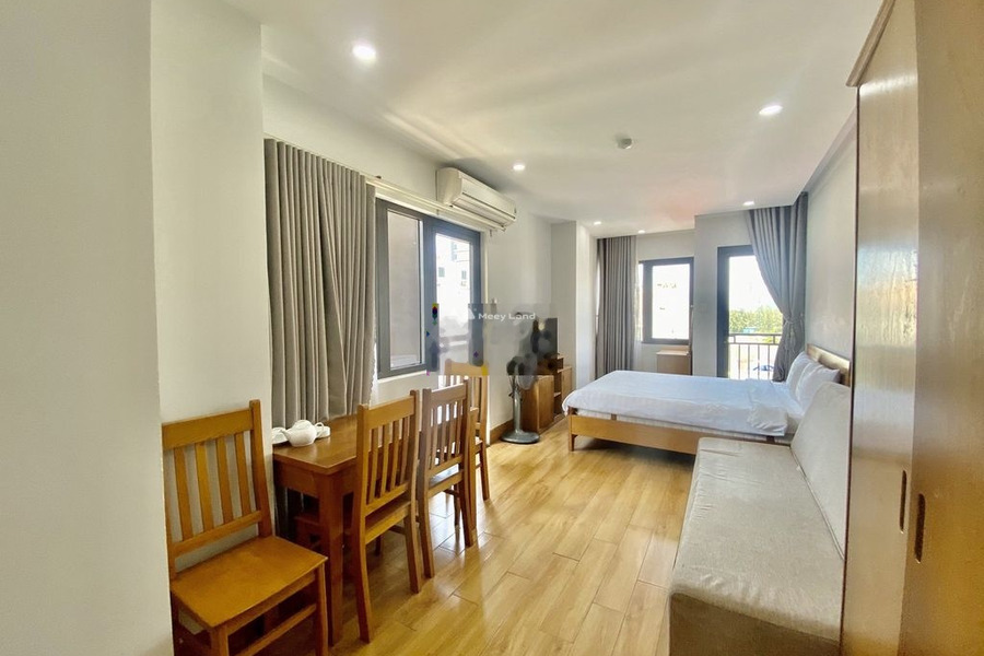 Trong căn hộ bao gồm 1 phòng ngủ, cho thuê căn hộ ở Khuê Mỹ, Đà Nẵng, 1 WC có chỗ để xe-01