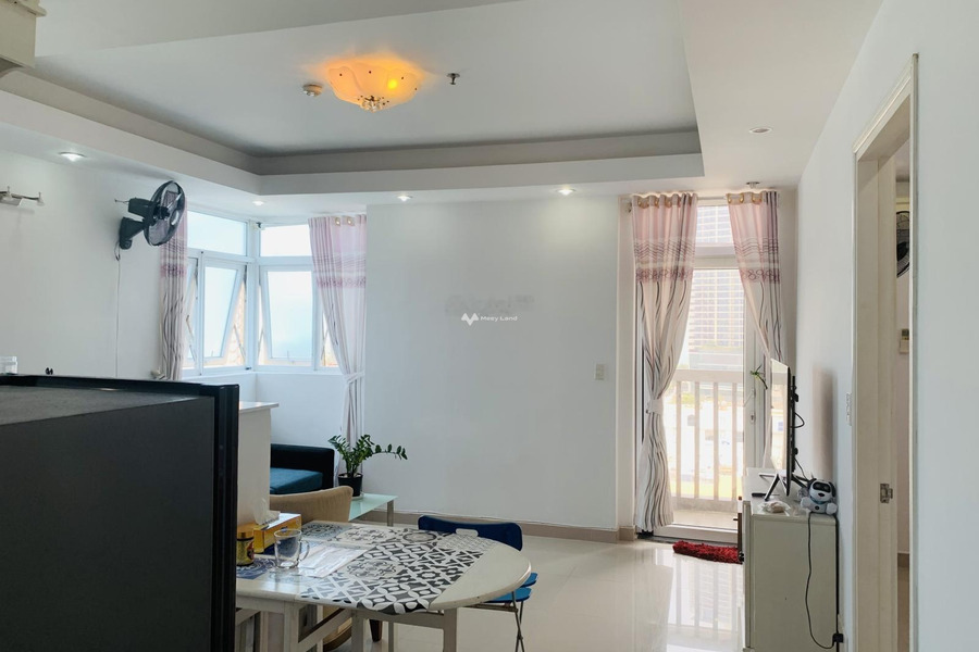 Trong căn hộ tổng quan gồm có 2 phòng ngủ, cho thuê căn hộ vị trí đẹp tọa lạc tại An Hải Bắc, Đà Nẵng, 2 WC khu vực dân cư-01