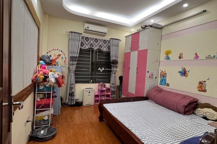 Căn này gồm 4 phòng ngủ bán nhà bán ngay với giá siêu rẻ chỉ 8.8 tỷ có diện tích rộng 40m2 vị trí đặt tại Thiên Hiền, Mỹ Đình 1-01