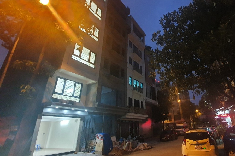 Cho thuê tòa nhà mới ở Phú Diễn 6 tầng, thang máy, làm trung tâm tiếng hoặc văn phòng-01