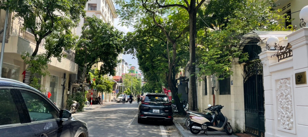 Cho thuê nhà mặt phố Nguyễn Gia Thiều - Quang Trung diện tích 200m2, mặt tiền 18m, giá 50tr