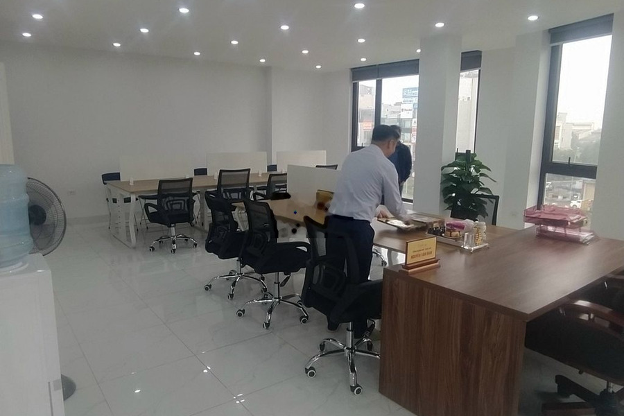 Cho thuê văn phòng Nguyễn Thanh Bình- Tố Hữu, x 55 m2/T, Có nội thất -01