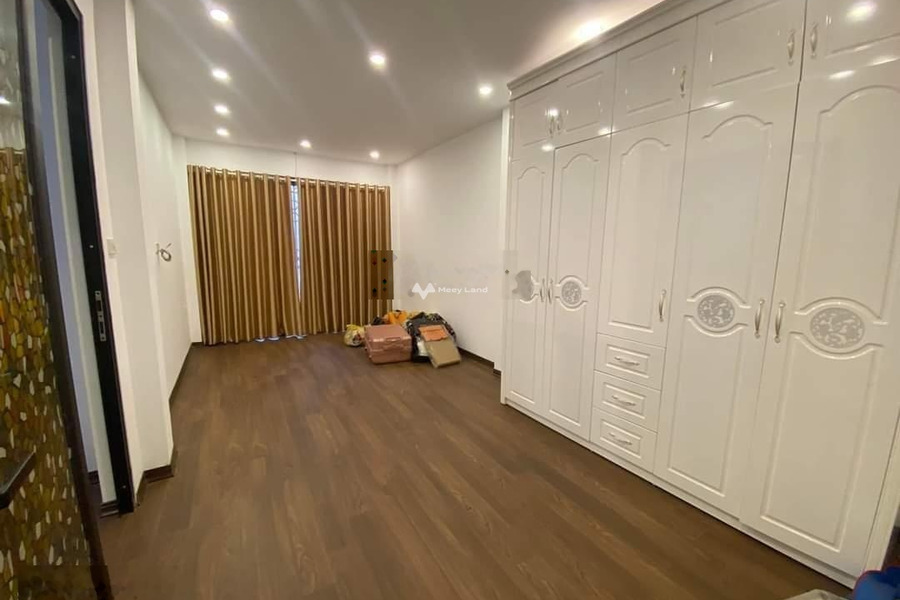 Cho thuê nhà diện tích sàn là 45m2 tọa lạc tại Thanh Nhàn, Thanh Nhàn thuê ngay với giá siêu ưu đãi từ 16 triệu/tháng, căn nhà gồm 3 phòng ngủ, 4 WC-01