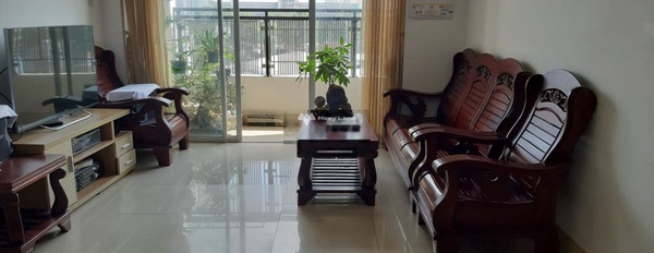 Trong căn hộ tổng quan gồm có 2 PN, cho thuê căn hộ vị trí mặt tiền tọa lạc ngay Quận 5, Hồ Chí Minh, 2 WC thuận mua vừa bán-02