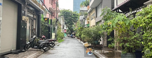 Bán nhà vị trí thuận lợi tọa lạc gần Phường 10, Hồ Chí Minh bán ngay với giá mềm từ 12 tỷ có diện tích rộng 75m2 ngôi nhà bao gồm có 6 phòng ngủ-02