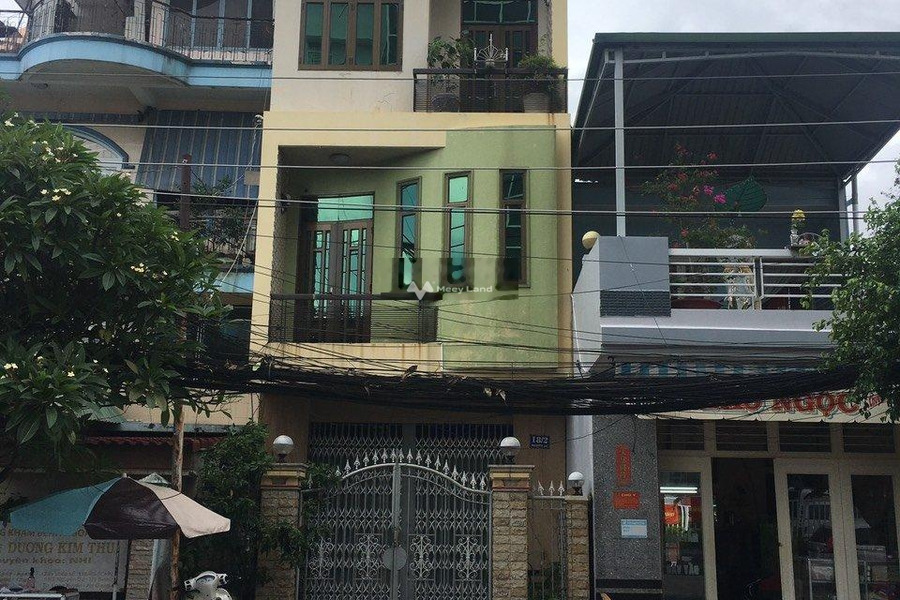 Bán nhà ở có diện tích chung 110m2 bán ngay với giá đề cử 9 tỷ vị trí tốt ngay Nguyễn Du, Mỹ Bình-01