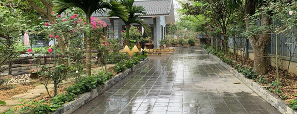 Bán nhà vị trí thuận lợi tọa lạc ngay Phan Đình Giót, Hòa Bình có dt gồm 980 m2 nhà có 3 PN-03