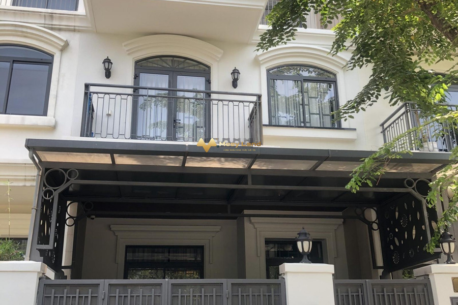 Vị trí đặt ngay ở Quận 2, Hồ Chí Minh bán nhà vào ở ngay giá tốt từ 22.9 tỷ trong ngôi nhà này gồm 4 PN 4 WC-01