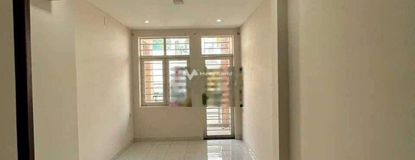 Diện tích khoảng là 50m2, cho thuê nhà ở vị trí ngay Huỳnh Văn Bánh, Phường 10, trong căn này 3 PN, 3 WC liên hệ chính chủ-02