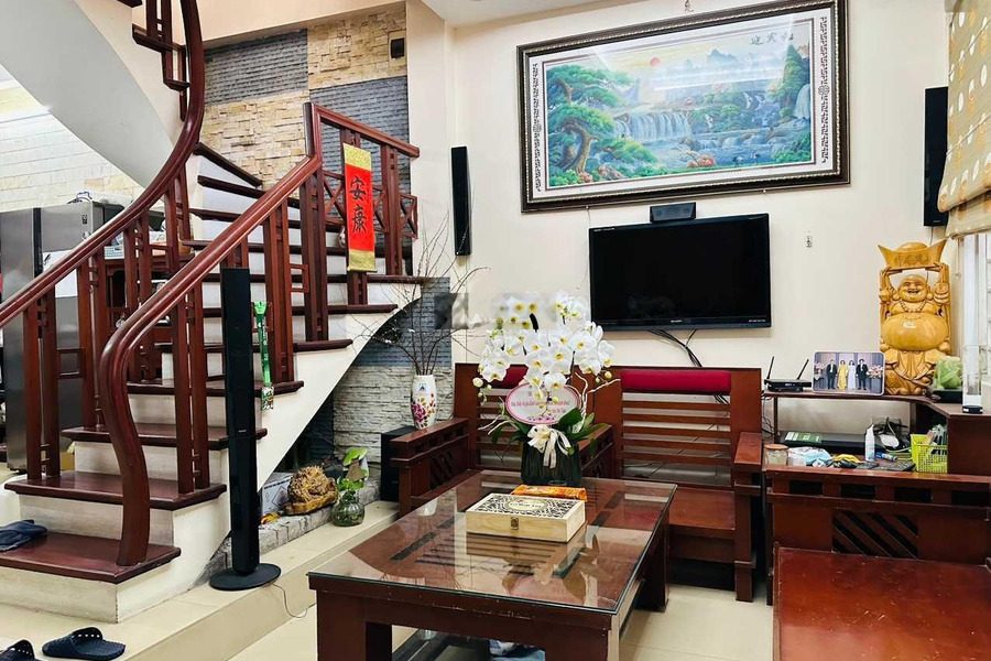 Nhà có 4 PN, cho thuê nhà, thuê ngay với giá khủng chỉ 11 triệu/tháng diện tích thực là 30m2 vị trí thuận lợi nằm trên Định Công Thượng, Hà Nội-01