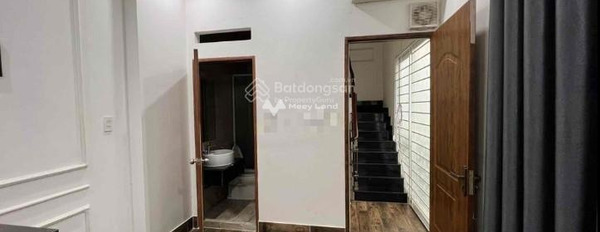 Với diện tích khoảng 40m2, cho thuê nhà ở vị trí ở Lê Hồng Phong, Quận 10, tổng quan nhà thì gồm có 2 PN, 4 WC gặp để trao đổi-02