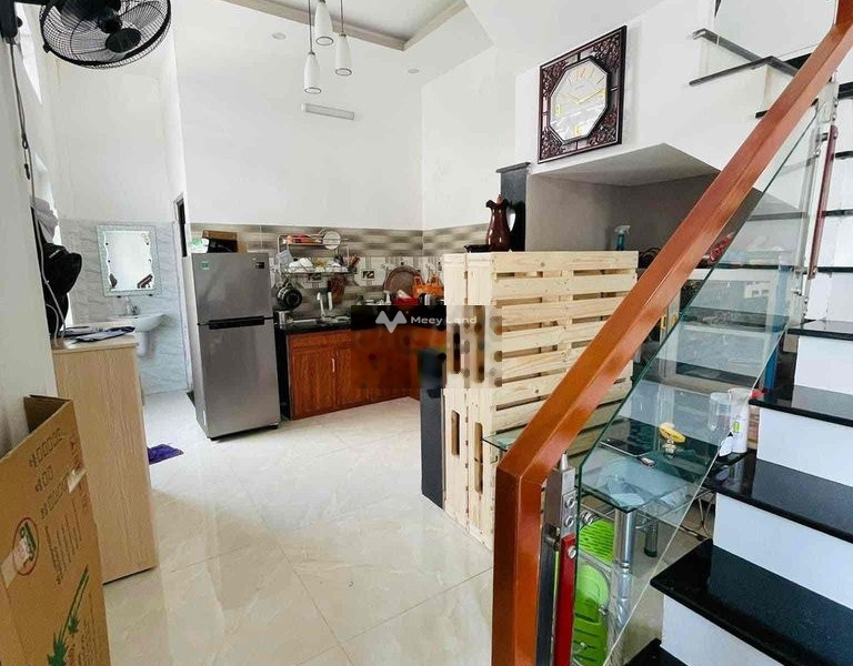 Vị trí đặt ngay trung tâm An Hải Bắc, Đà Nẵng cho thuê nhà giá thuê hữu nghị 9 triệu/tháng, trong nhà này gồm có 3 phòng ngủ, 2 WC-01