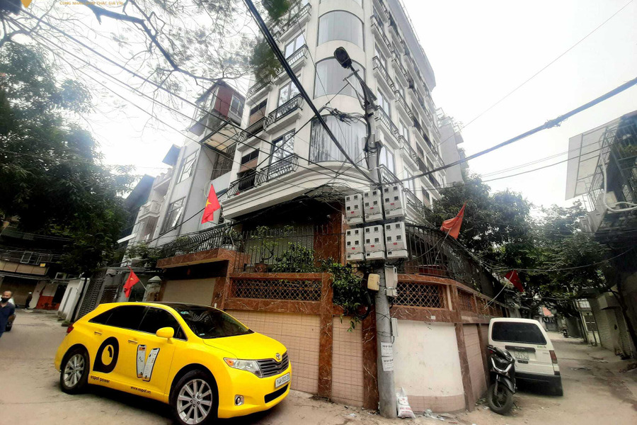 Tòa căn hộ dịch vụ Hoàng Quốc Việt, lô góc phân lô bàn cờ, 8 tầng, diện tích 69m2, thực tế 134m2, giá 32 tỷ-01
