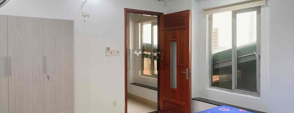 Trong căn này có 2 phòng ngủ, cho thuê căn hộ hướng Đông Phía trong Hải Châu, Đà Nẵng, 1 WC có chỗ để xe-03