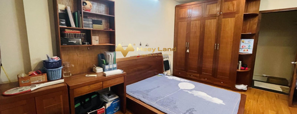 Cho thuê nhà dt quy đổi 35 m2 mặt tiền tọa lạc ngay trên Quận Hoàng Mai, Hà Nội giá rẻ từ 9 triệu/tháng, trong nhà tổng quan gồm 3 PN, 4 WC-02